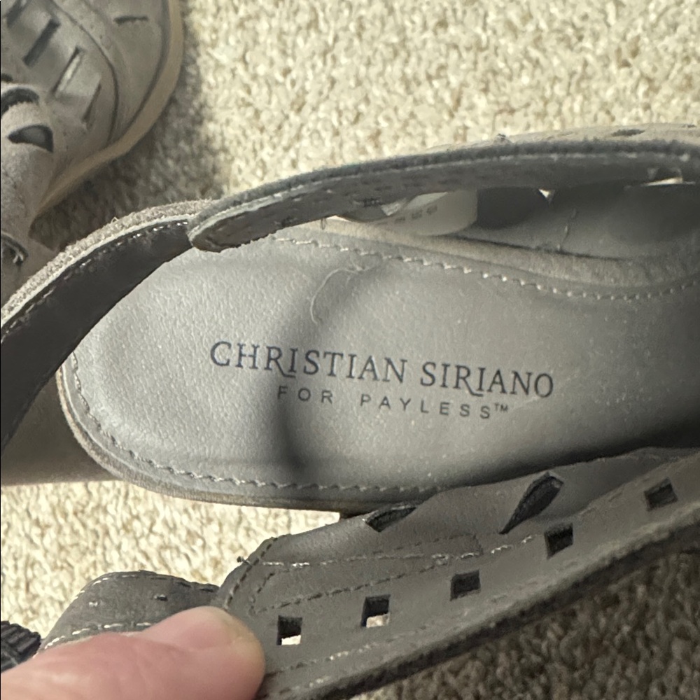 Size 7 Cutout Gray Block Heel Sandals - Picture 5 of 5